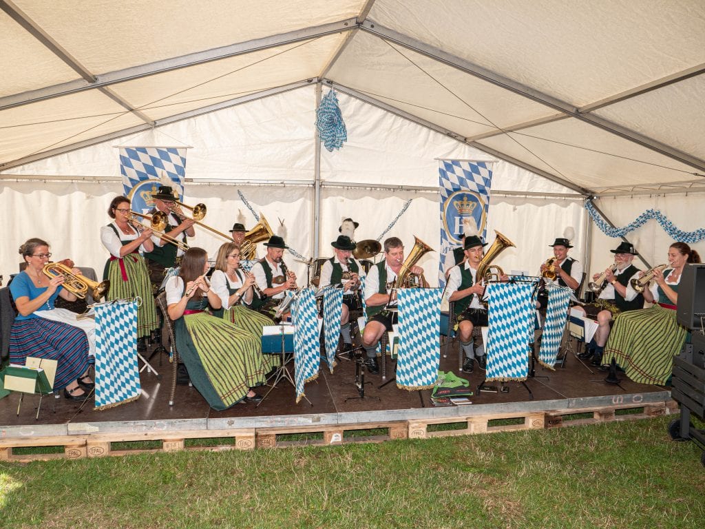 Argeter Blaskapelle spielt auf Tinnumer Wiesenfest